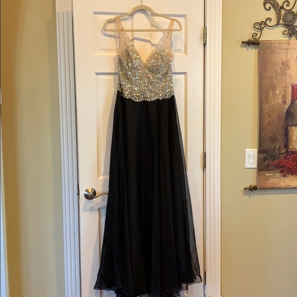 Dave & Johnny Dresses & Skirts - Dave & Johnny black gown with crystal detail. 9/10